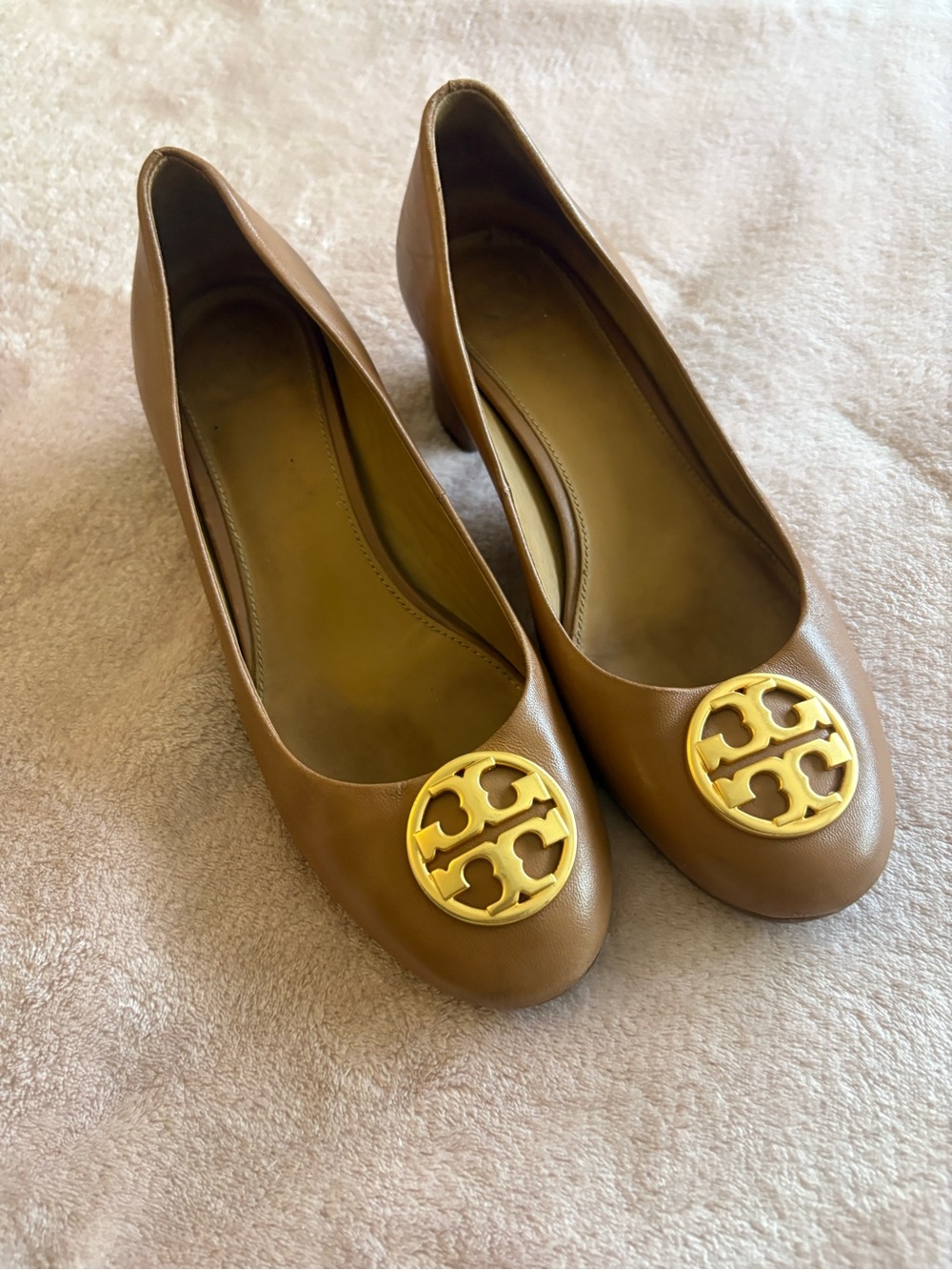 Tory Burch Tan Leather Heels with Gold Logo Medallion